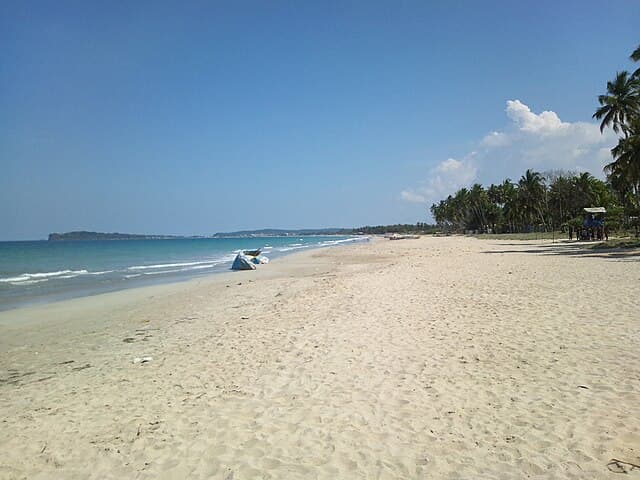 Uppuveli beach