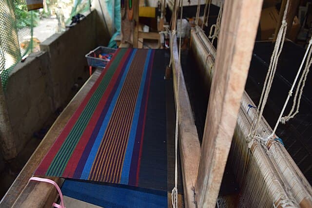 Dumbara weaving