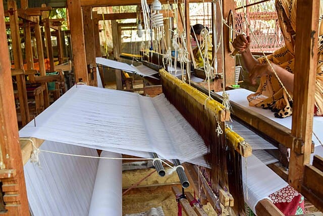 Handloom Weaving — Dumbara overview